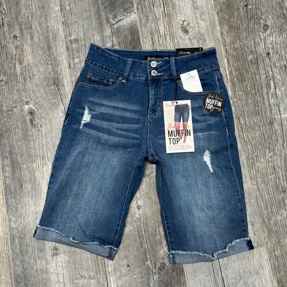 NWT! ROYALTY FOR ME HIGH-RISE BERMUDA SHORTS LADIES SIZE 4 - Picture 1 of 5